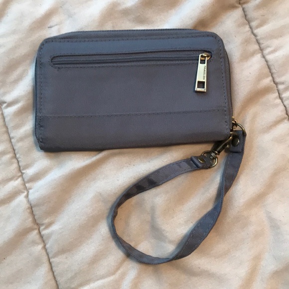 Two Wallets One Price - Picture 4 of 6